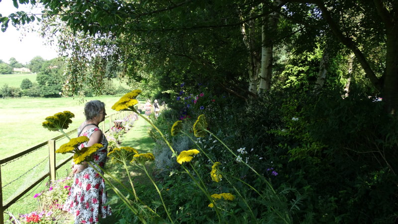 co-durham-helmingham-gardens-032