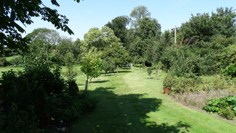 co-durham-helmingham-gardens-046