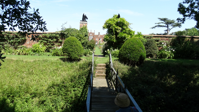 co-durham-helmingham-gardens-057