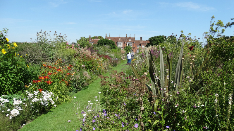 co-durham-helmingham-gardens-060