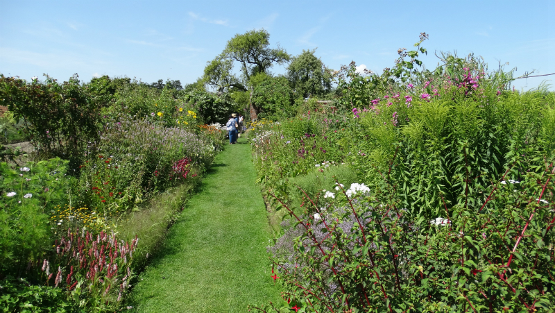 co-durham-helmingham-gardens-064