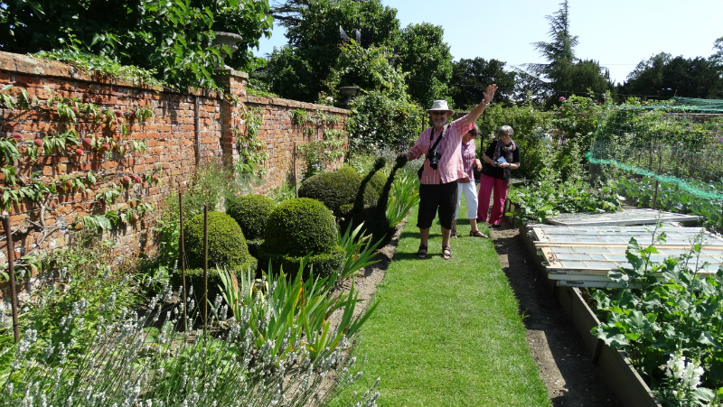 co-durham-helmingham-gardens-072