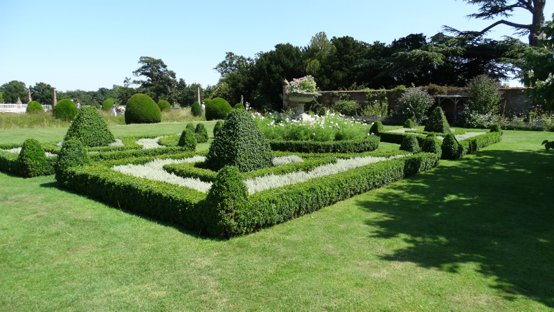 co-durham-helmingham-gardens-074